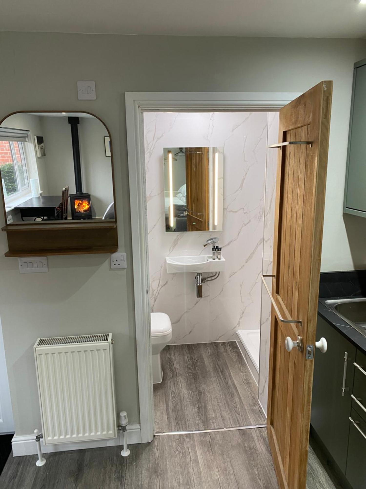 Spalding - Self Contained Studio Double - An Extra Single Bed Can Be Provided Eksteriør billede